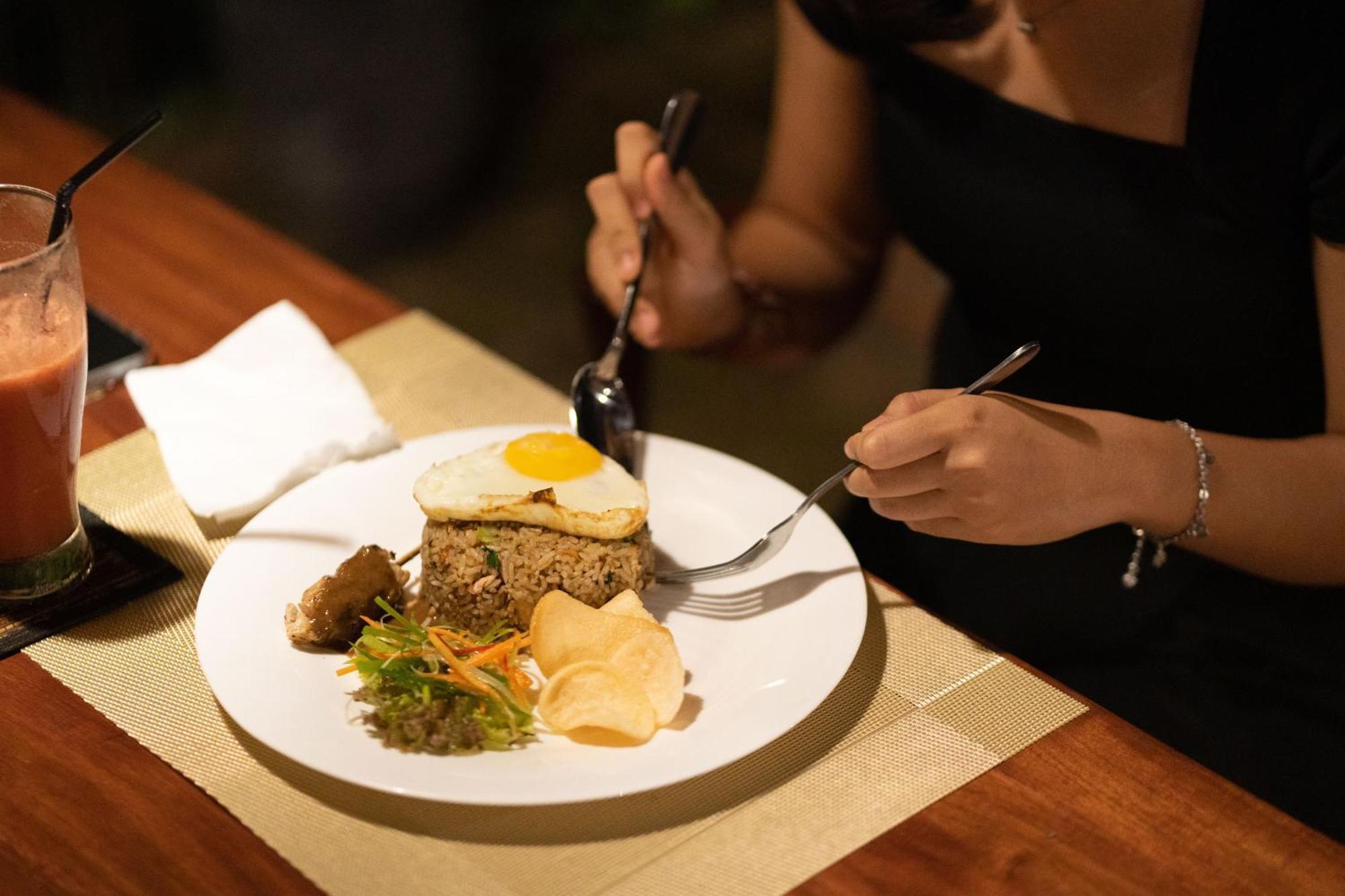 The Central Lovina Hotel & Restaurant ภายนอก รูปภาพ